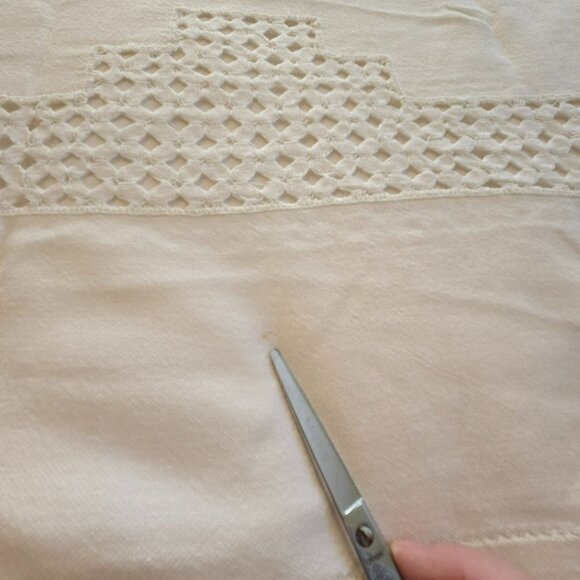 VTG White Cotton Tablecloth Blue Snowflake Embroidery Crochet Open Work 80x56 - Picture 5 of 16